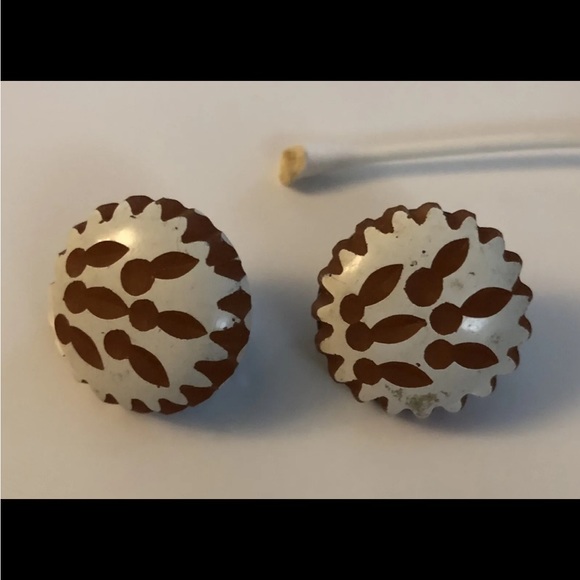 Bakelite Rare Estate Find Vintage Carved Butterscotch Earrings 1.25” Diameter - Picture 2 of 4